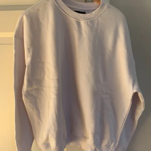 Vit sweatshirt  - Använder inte längre, fint skick 