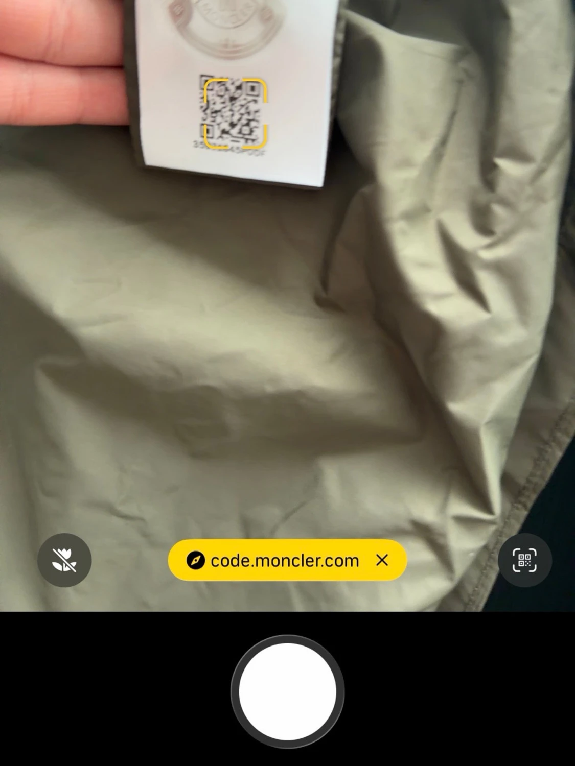 Olivgrön vindjacka från Moncler - 1