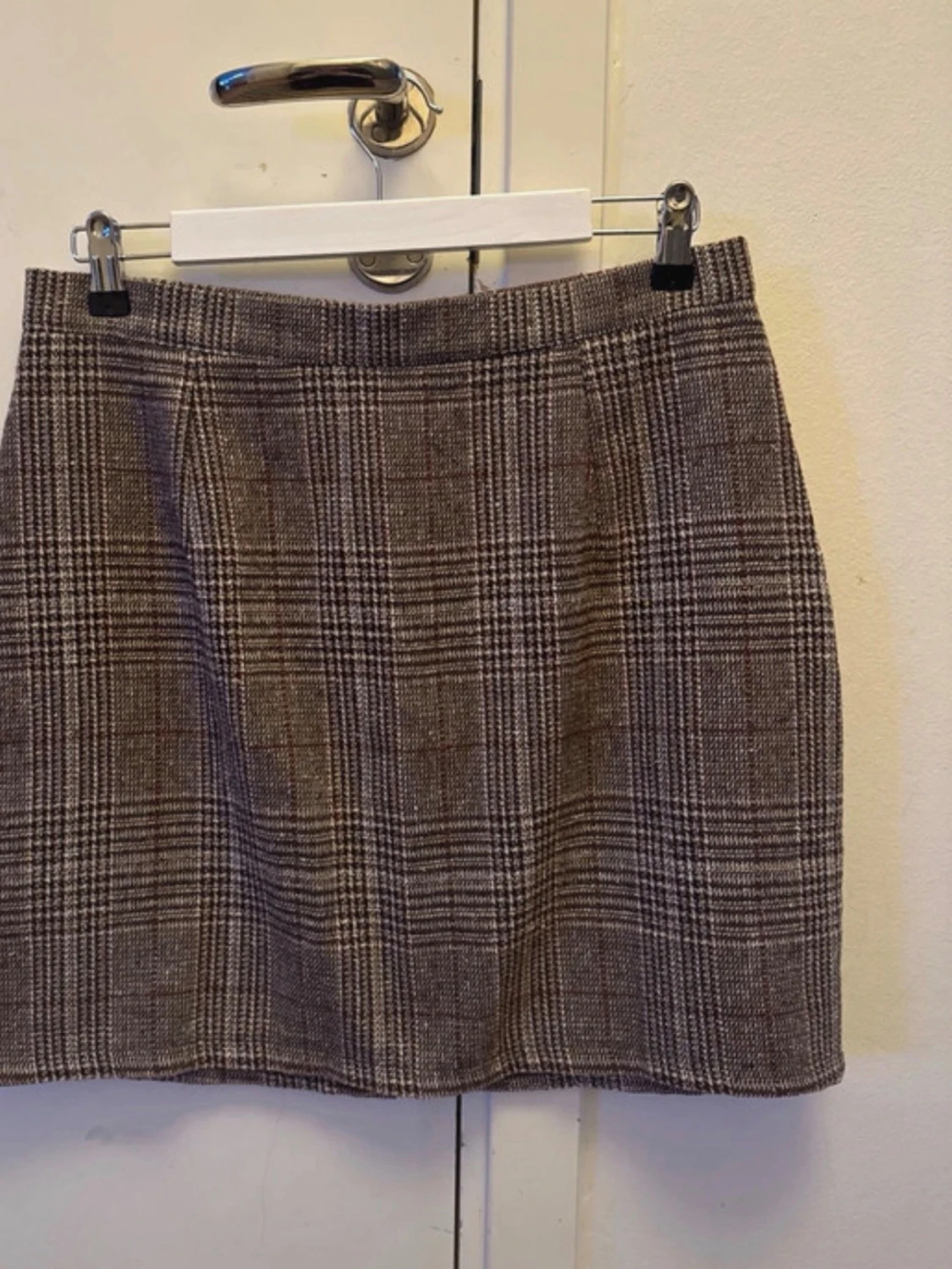 Rutig kortkjol med knappar framtill - 1