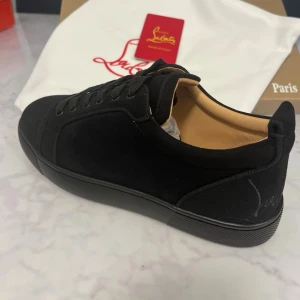 Loubs - Ett par helt oanvända skor , super kvalitet finns i både storlek 40 och 42 