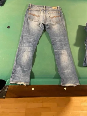 Nudie jeans tilted tor - Nudie jeans tilted tor herr| pris:599kr| storlek: W32 L30| skick:9/10| hör av dig vid minsta lilla fundering eller fråga|