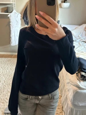 Stickad tröja - Jätteskön tunn stickadtröja❤️den är i nyskick och knappt använd! 