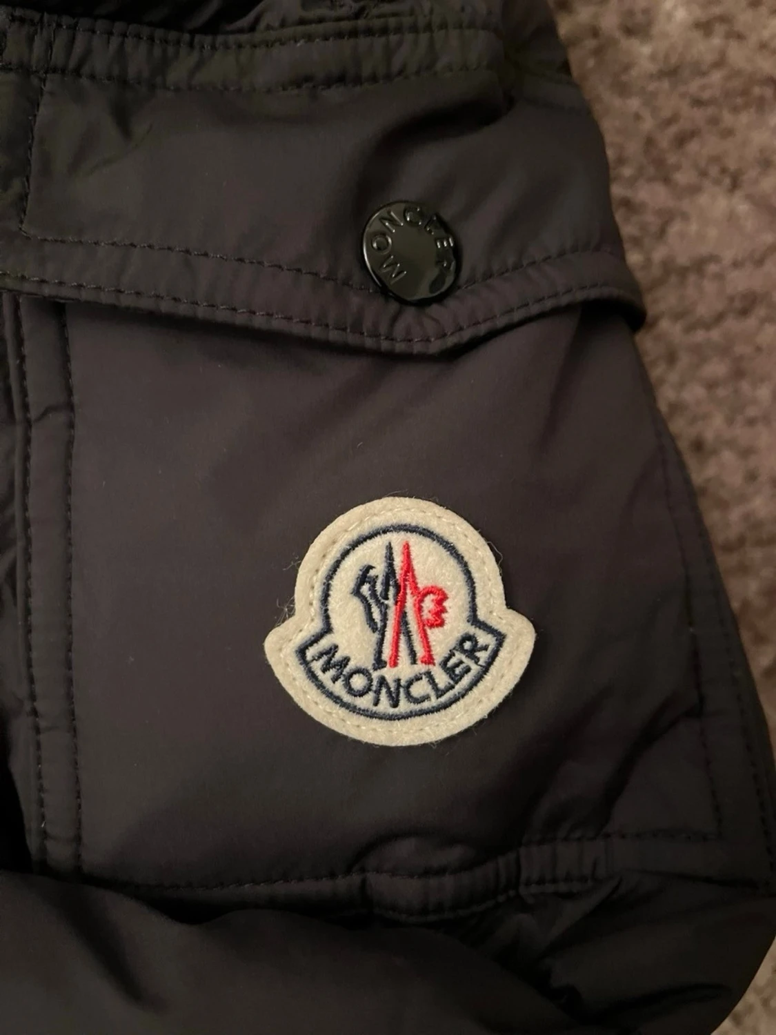 Svart dunjacka från Moncler - 1