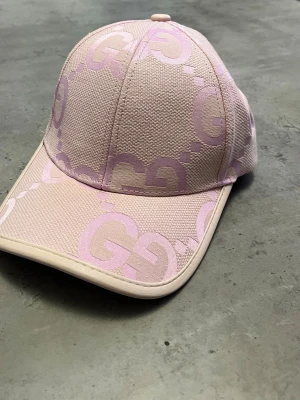 Rosa Keps - No size, Aldrig använd. Perfekt keps för sommaren !