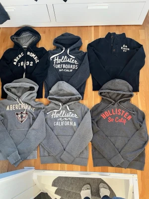 Hollister Abercrombie & fitch tröjor drop  - Går att köpa en men rabatt vid flera. Olika tröjor från Hollister Abercrombie i olika storlekar S,M har även mycket mer i min profil med S,M,L. Skriv för köpa en och mer info. Priser från 400 kr styck och upp ✌️