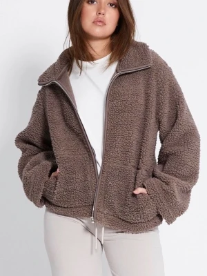 Teddy jacka - Söt teddyjacka i skönt material med en mysig oversize passform och dragkedja. Endast använd ett fåtal gånger 🩷