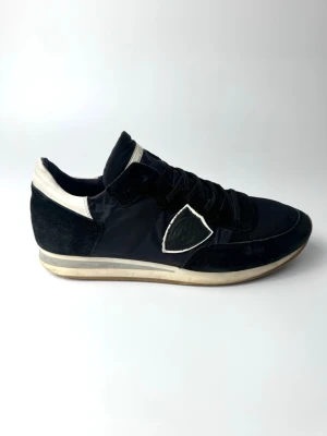 Philippe Model TRPX - Philippe Model TRPX. Storlek 42. Skick 8/10. Leveranstid: 2 arbetsdagar.