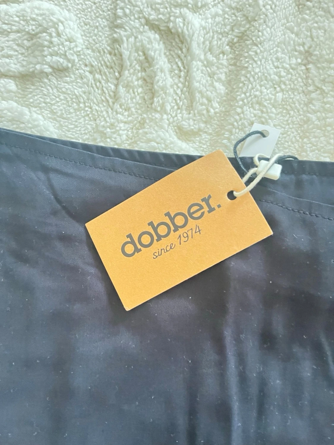 Svart kortkjol med knappar - 2