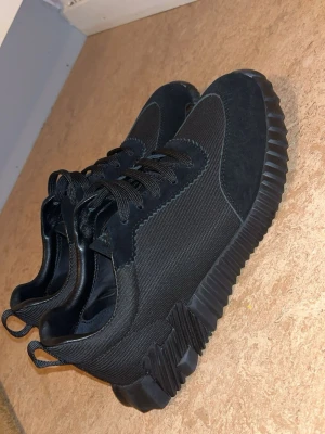 Svarta H3rm3s skor - Jag har använt dom 3 gånger. Storlek 43