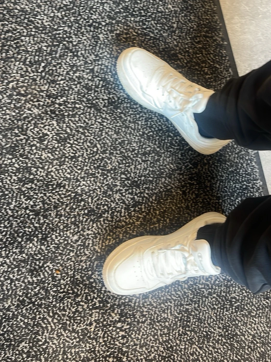 Vita sneakers i klassisk modell