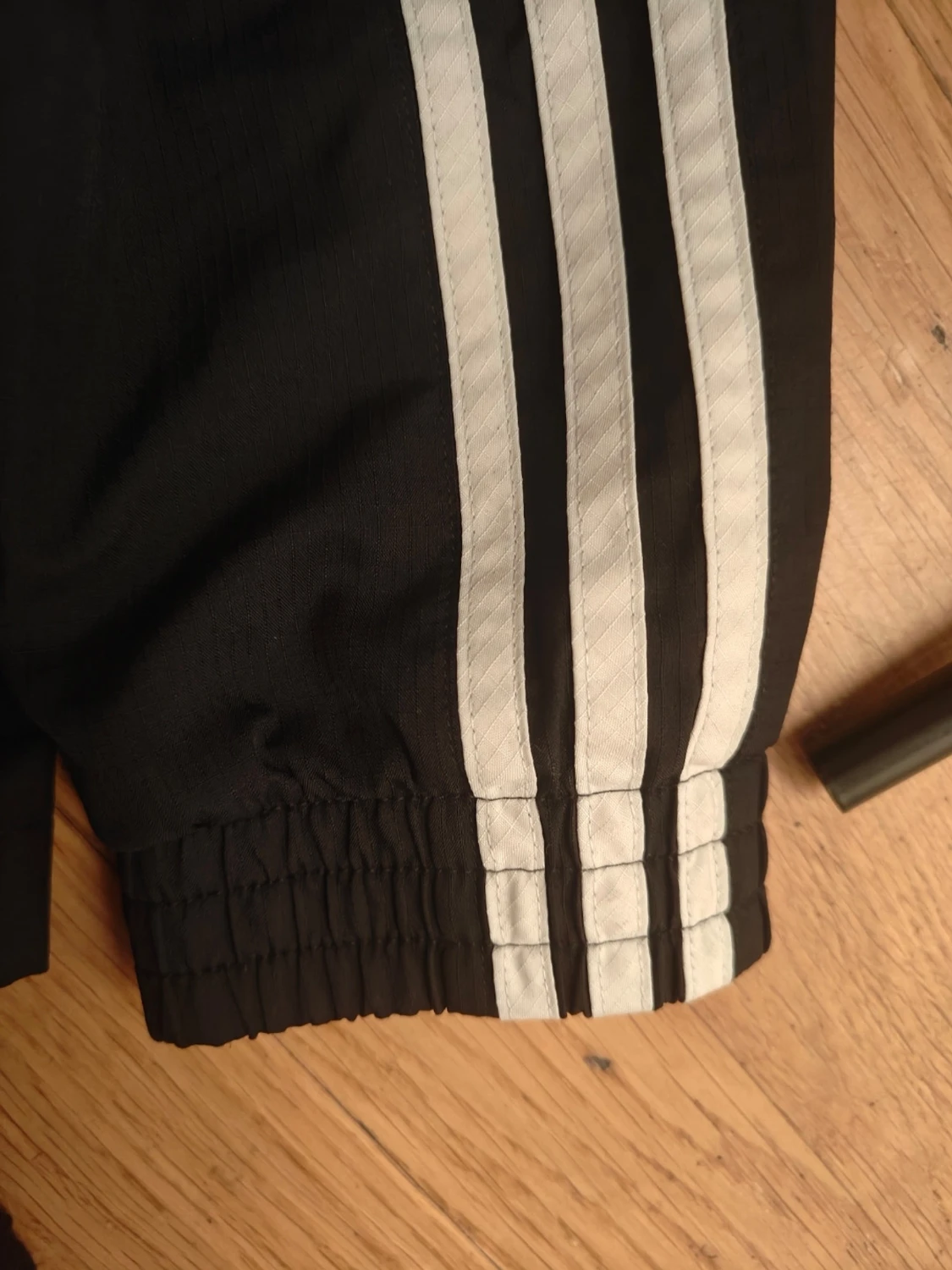 Svart Adidas vindjacka med huva - 3