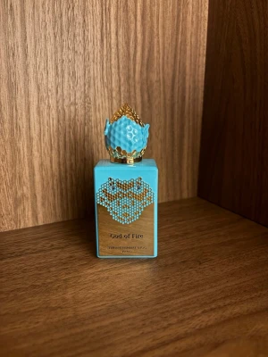 SHL God of Fire - Säljer nu splitt på Stephan Humbert Lucas God of Fire. Storlekarna som finns är 2,3,5 ml men 10 och 30 går även att lösas. Frakt kan lösas privat eller via plick. Priser||115|165|249| Skriv vid minsta lilla fundering🙌