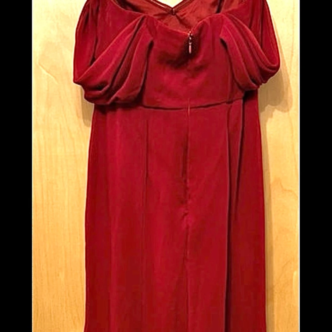 Vinröd offshoulder långklänning från Goddiva - 6