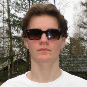 Solglasögon (Straps Of Sweden) - Helt nya solglasögon från Straps of Sweden.  Tidigare pris: 490 kr. Säljs nu till ett bättre pris då vi rensar ut samples/modeller.  • Helt nya • Stilren design • Passar de flesta ansiktsformer • Begränsat antal  Snabb leverans.  Kolla gärna vår Instagram: @strapsofsweden 