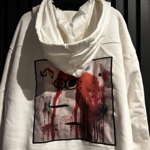 Limitato full zip - En riktigt fet Zip hoodie ifrån Limitato. Hoodien är i väldigt bra skick men kommer tyvärr ej till användning längre. Hör gärna av dig om du har några fler frågor!🙂