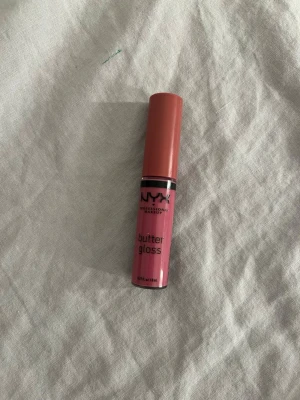 Nyx butter gloss - Säljer då den inte kommer till användning. Fick den i present. Den är aldrig använd. Den är i färgen Angel food cake. Har ej kvittot.
