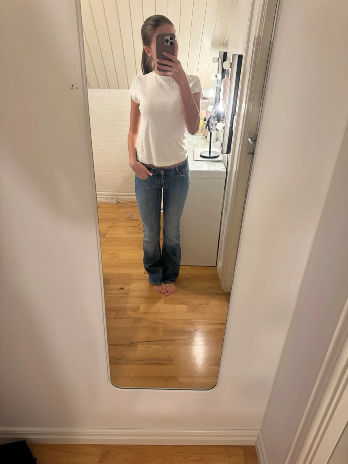Blå bootcut jeans med låg midja