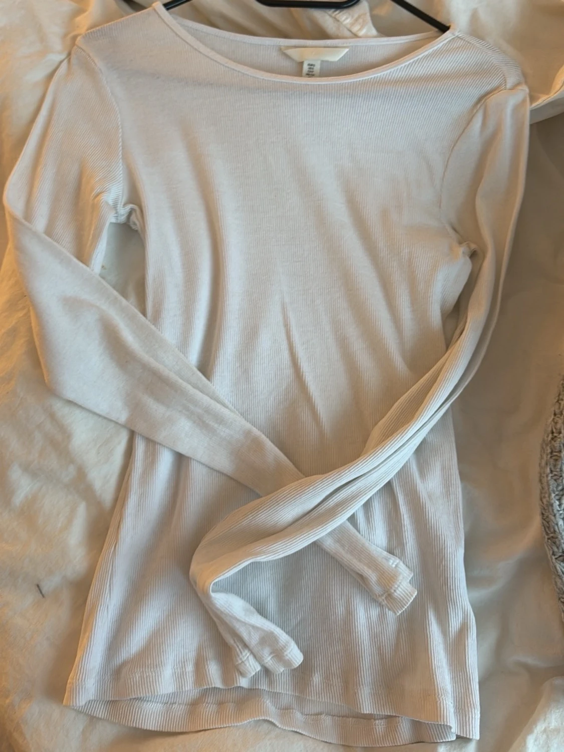 Vit ribbad långärmad