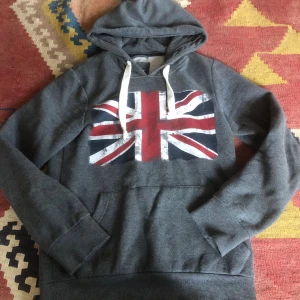Archive hoodie - Archive tröja med Storbritannien flagga. Inga defekter. Skickar samma dag.