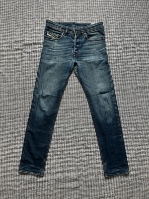 Diesel jeans - Diesel jeans W29 L32. Buster regular fit. Skriv vid minsta fundering