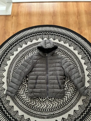 Colmar jacka - Colmar Jacka | Storlek: 44   | Nypris: ca 4000kr | Färg: ljusgrå | ActiveResell