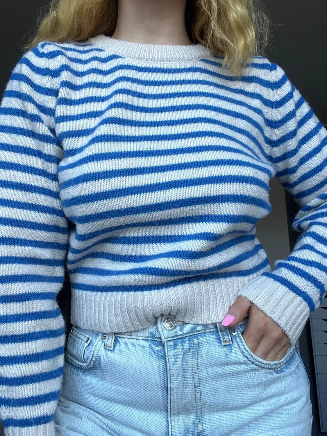 Blå/beige randig stickad tröja, storlek S/M - 4