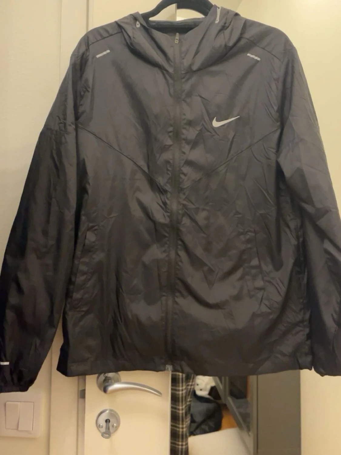 Nike Miller BYW Windrunner – svart