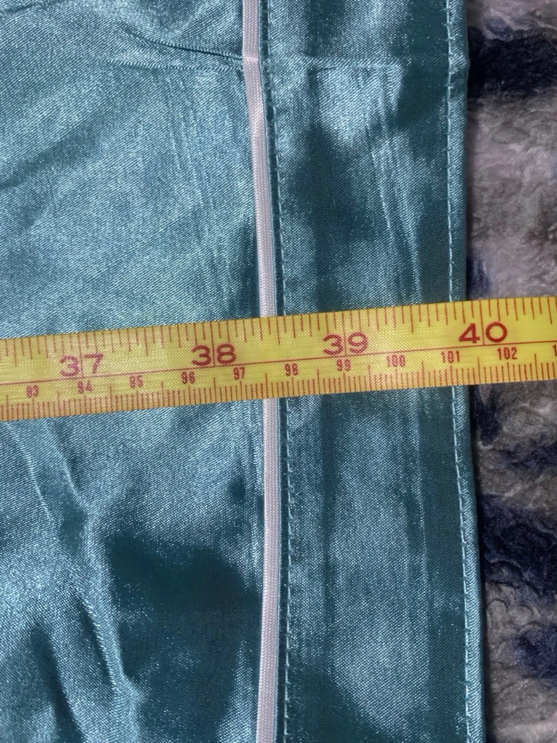 Turkos satinpyjamas med vita detaljer - 6