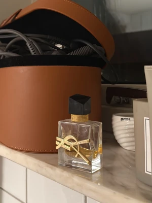 Yves Saint Laurent Libre Eau de Parfum - Yves Saint Laurent, modell Libre🤍