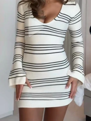 Randig stickad klänning, knitted dress, boho chic classy casual oldmoney - Endast använd en gång! Superfin stickad klänning från Nelly. Nypris 600kr