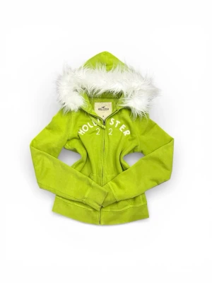 Hollister Fur Hoodie - Hollister Fur Hoodie Storlek M men passar mer som S-Xs. Inga prisförslag!