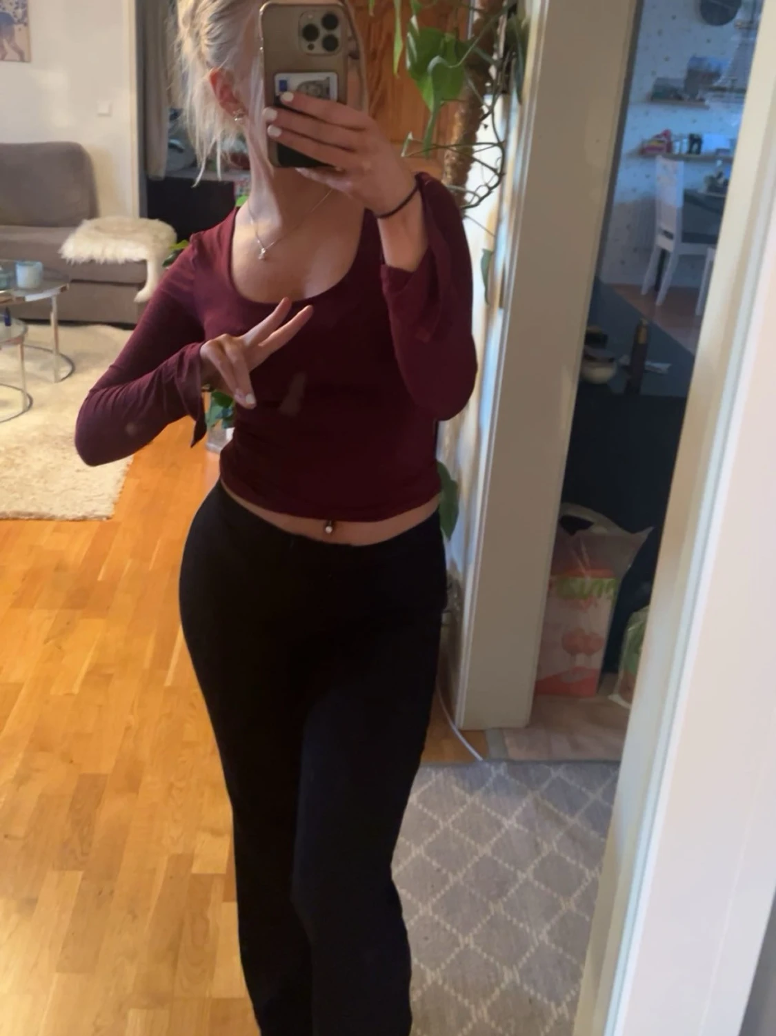 Vinröd topp Gina Tricot XS