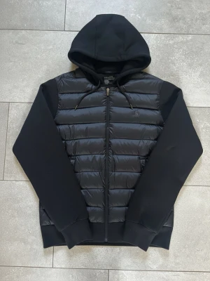 Ralph Lauren Cardigan - Sällsynt Ralph Lauren Jacka - Storlek M - Skick 9/10 Lite nopprig vid armen men syns knappt - Hör av dig vid minsta fundering!