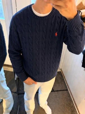 Kabelstickad tröja från Ralph Lauren  - Fint skick! Strl s Hör av dig vid frågor! 