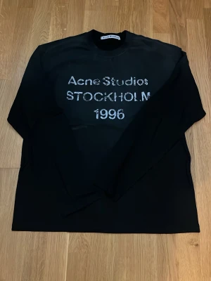 Svart långärmad t-shirt Acne Studios - Helt ny, priset kan diskuteras 