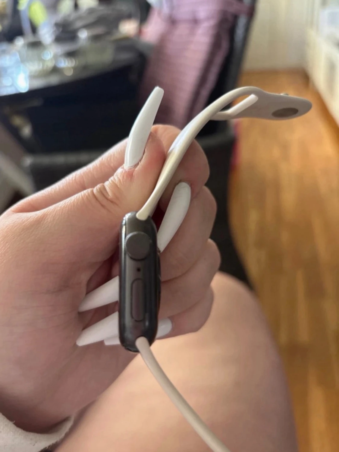 Apple Watch med vit silikonrem - 2