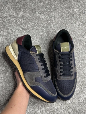Valentino Rockrunners  - Valentino Rockrunners| Storlek: 43,5| Skick: 9/10| Pris: 1399kr| Priset går alltid att diskutera😊