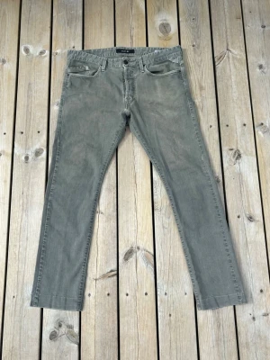 Replay Jeans  - Säljer Replay jeans i mycket fint skick. Populär modell med modern passform, stretchigt material och skön komfort för vardagsbruk. Klassisk design som passar till det mesta. Väl omhändertagna och redo för ny ägare.  ✔ Modell: Replay Waitom ✔ Bra skick ✔ Bekväm passform med stretch ✔ Äkta Replay