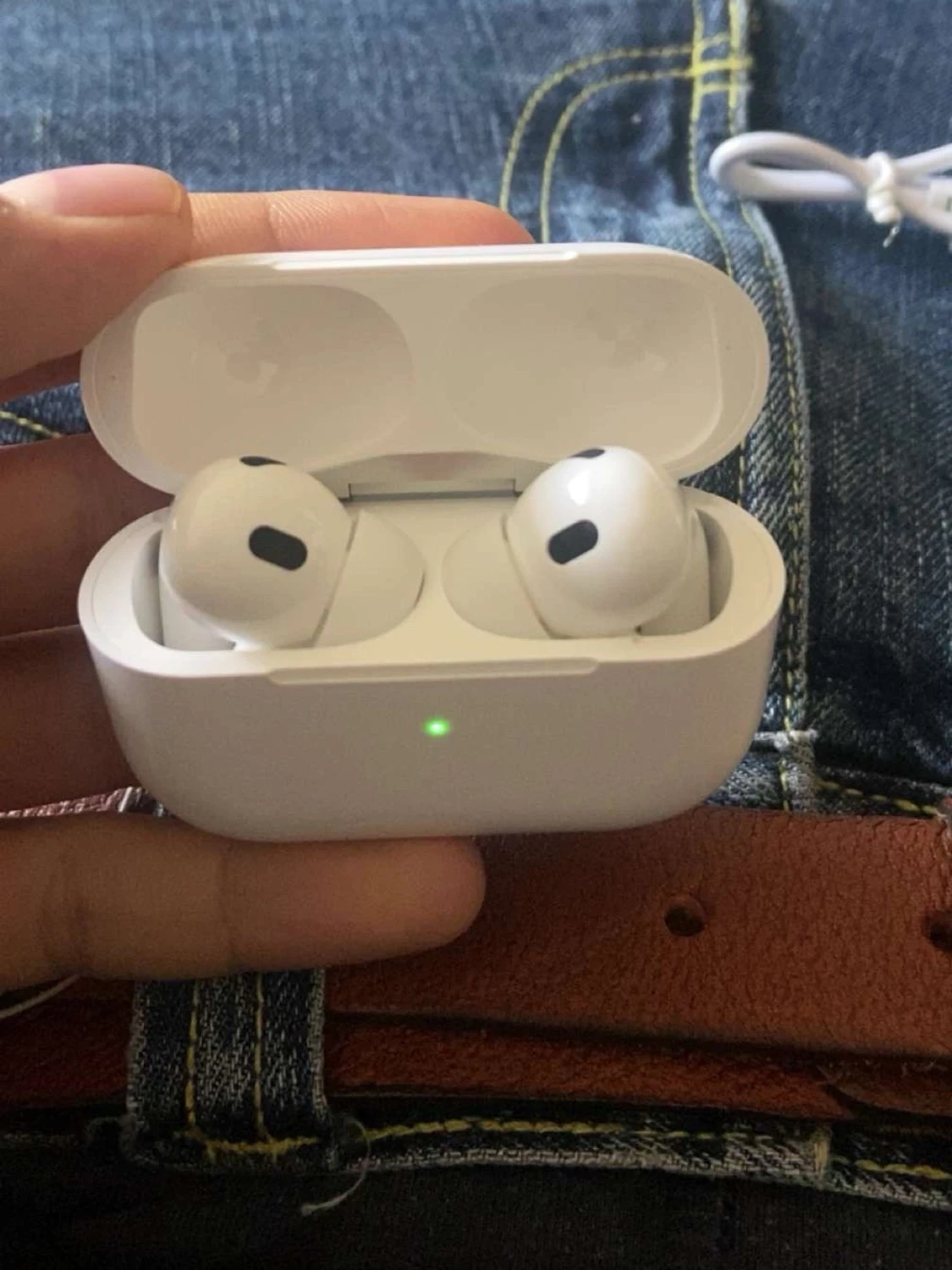Apple AirPods Pro med laddningsetui - 1
