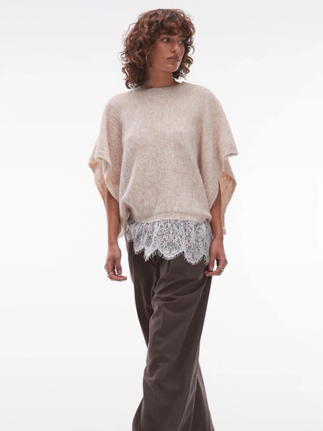 Beige poncho med spetsdetalj ASOS  - 3