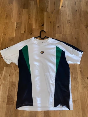 Nike TN set - Nike Tn t shirt och shorts set perfekt till sommaren, superbra skick 
