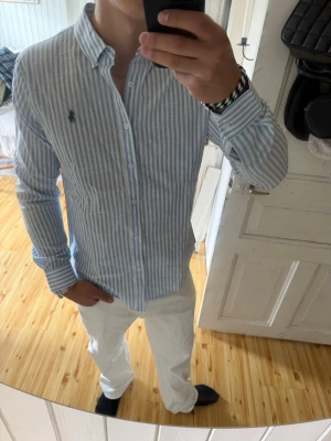 Ralph lauren skjorta  - Snygg randig ralph lauren skjorta i toppen skick, storlek XL!
