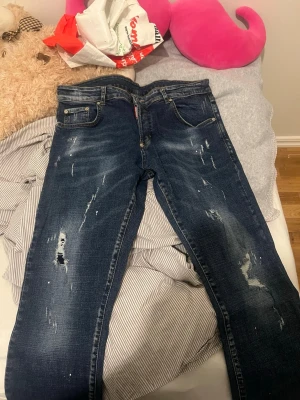 Mörkblåa dsquared jeans  - Jätte fin och helt ny 