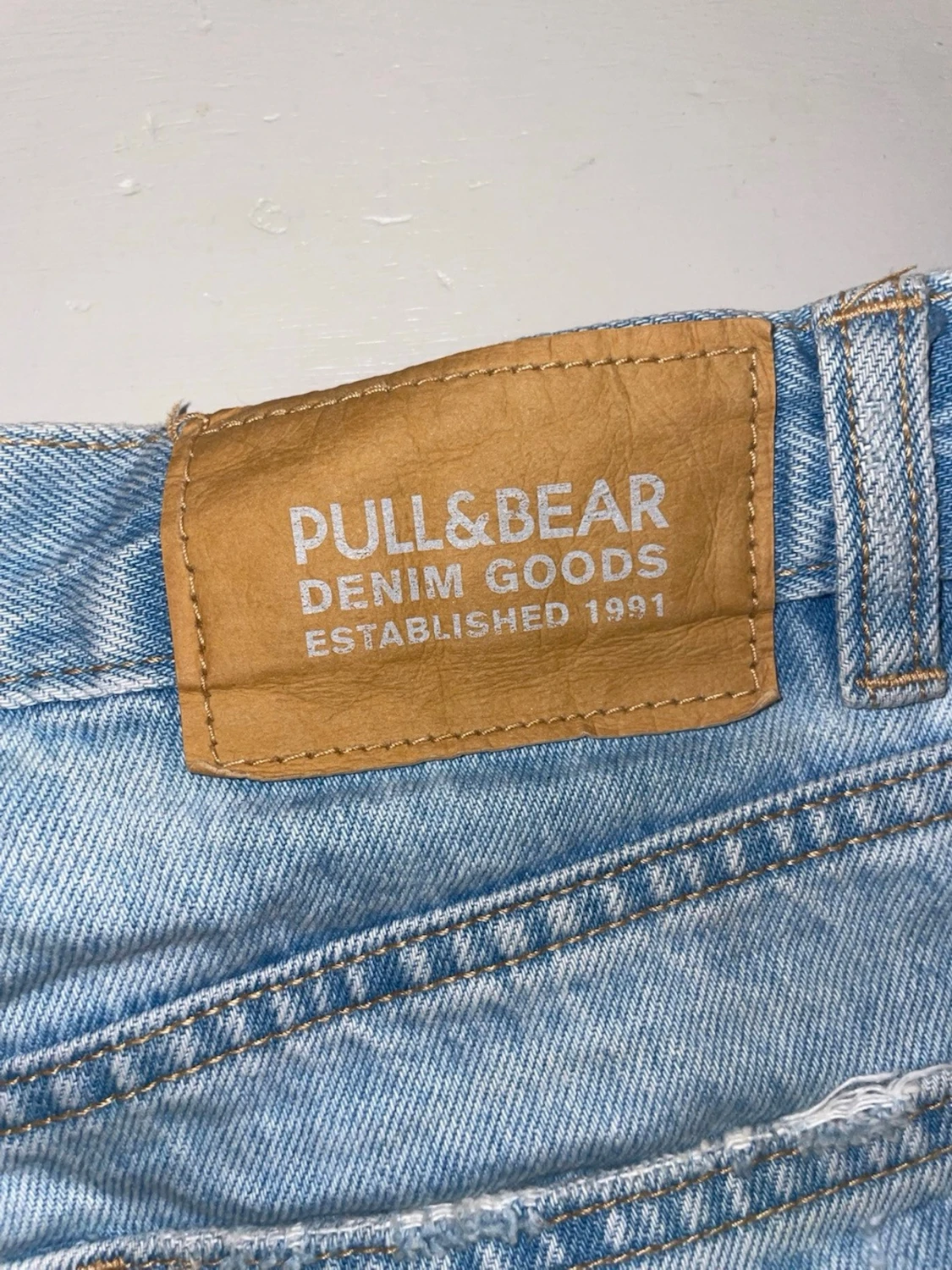 Högmidjade jeansshorts  - 2