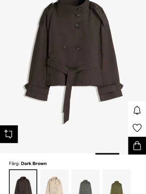 Trenchcoat söker - Söker denna trenchcoat. I xs eller S Färg brun eller beig