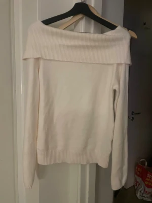 Off shoulder stickad tröja 157 - Fin tröja storlek M, pris kan diskuteras 🥰aldrig använt.