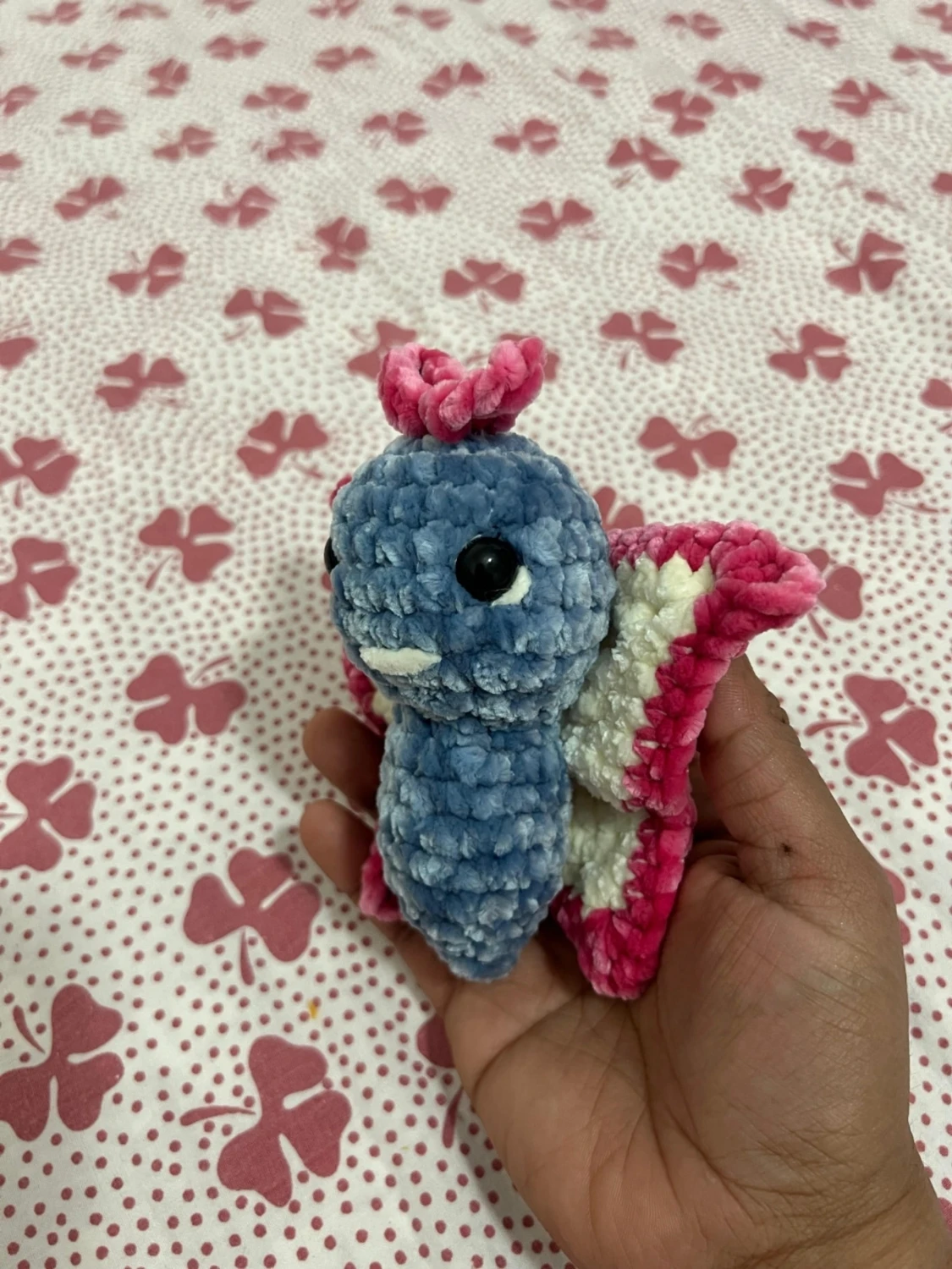 Handvirkad blå och rosa drake - 1