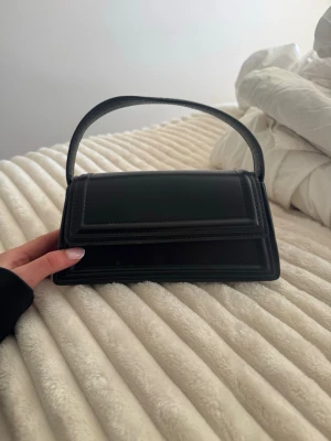 Zara väska  - Väska från Zara. Väldigt sparsamt använd 