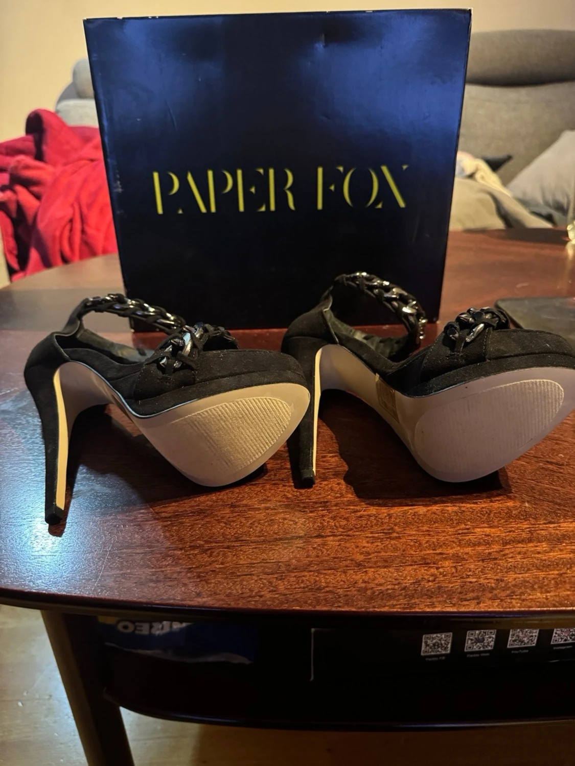 Svarta pumps med kedjedetaljer - 4