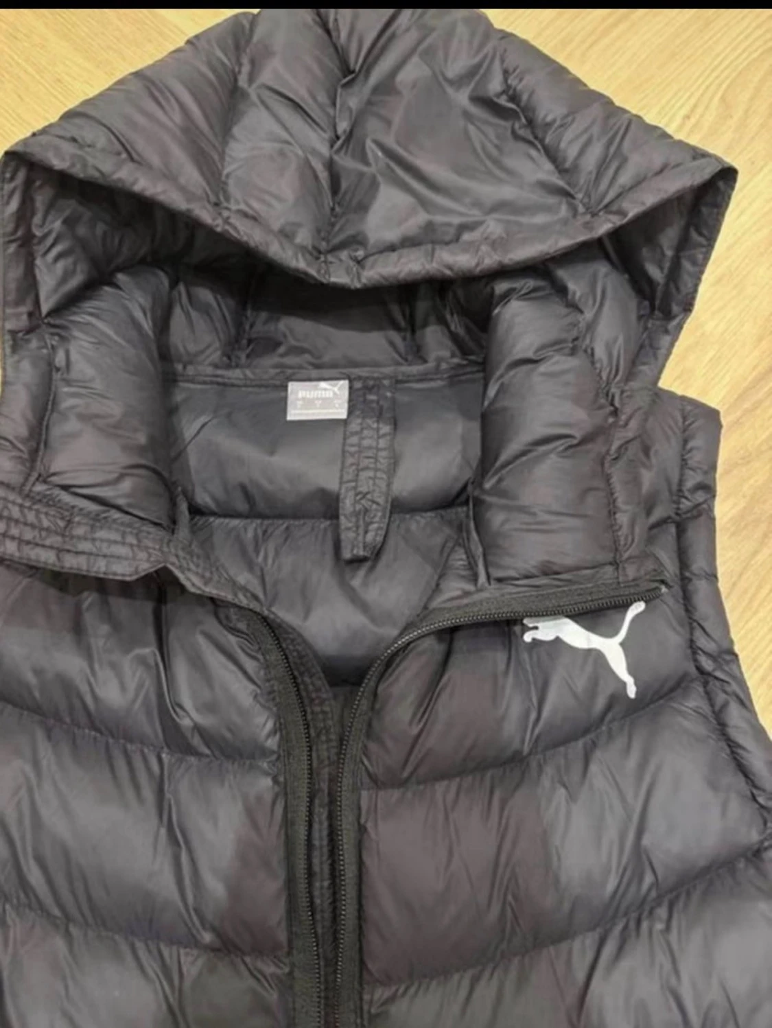 Svart dunväst från Puma med huva - 2